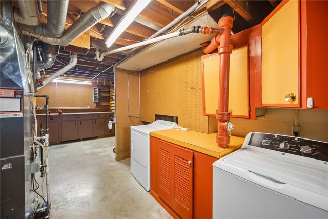 2204 Hillside Avenue, West Des Moines, IA 50265