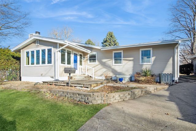 2204 Hillside Avenue, West Des Moines, IA 50265