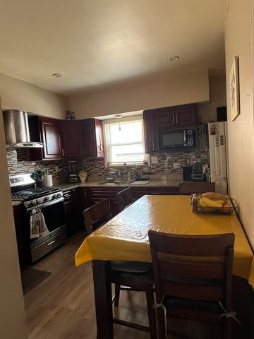 12741 Hoyne Avenue, Blue Island, IL 60406