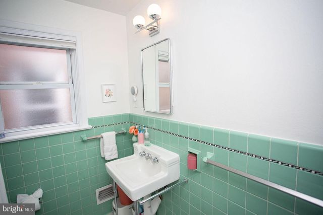 36 LINCOLN AVE, Collingswood, NJ 08108