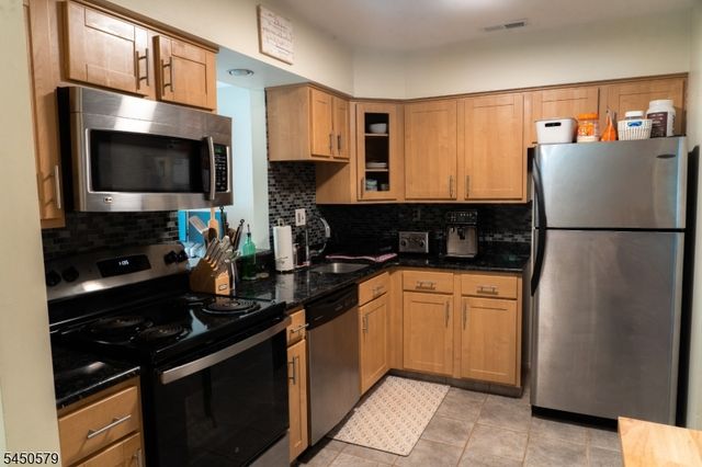 54 Cherrywood Dr, Franklin Twp., NJ 08873