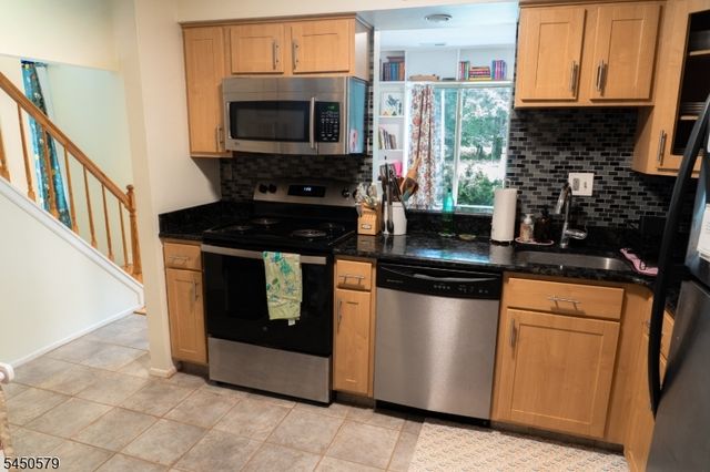 54 Cherrywood Dr, Franklin Twp., NJ 08873