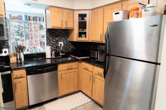 54 Cherrywood Dr, Franklin Twp., NJ 08873