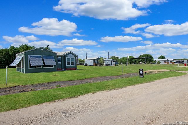 1209 W Oakland Avenue, Seadrift, TX 77983
