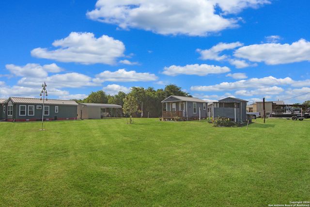 1209 W Oakland Avenue, Seadrift, TX 77983