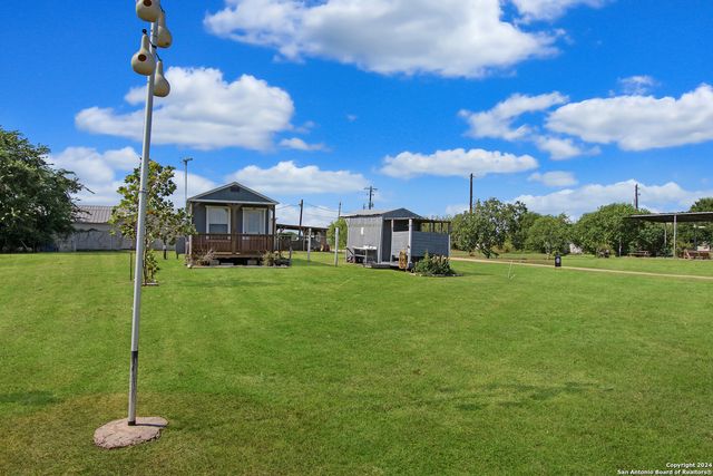 1209 W Oakland Avenue, Seadrift, TX 77983