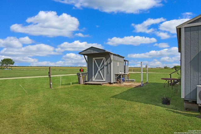 1209 W Oakland Avenue, Seadrift, TX 77983