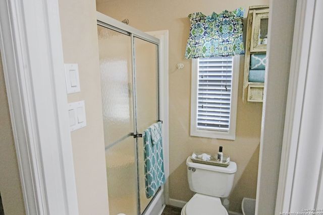 1209 W Oakland Avenue, Seadrift, TX 77983