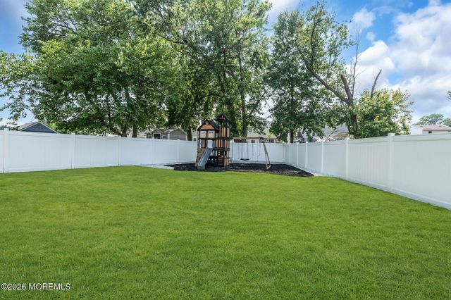 42 Creek Road, Port Monmouth, NJ 07758