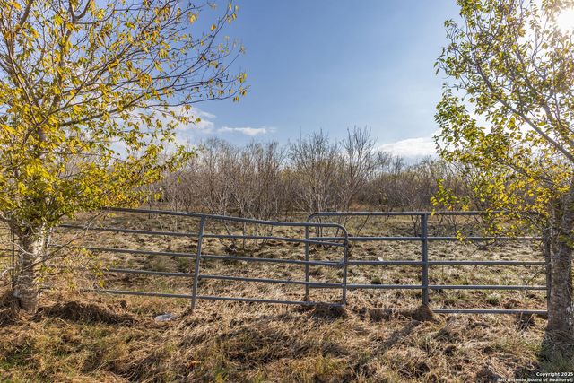 000 Gin, Marion, TX 78124