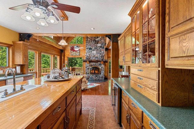 W8310 MEYER LANE, Crivitz, WI 54114