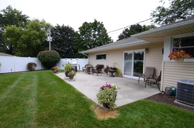 5415 S Nicolet DRIVE, New Berlin, WI 53151