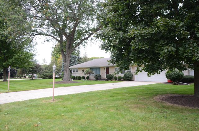 5415 S Nicolet DRIVE, New Berlin, WI 53151