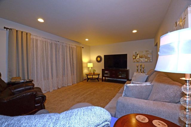 5415 S Nicolet DRIVE, New Berlin, WI 53151