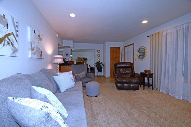 5415 S Nicolet DRIVE, New Berlin, WI 53151