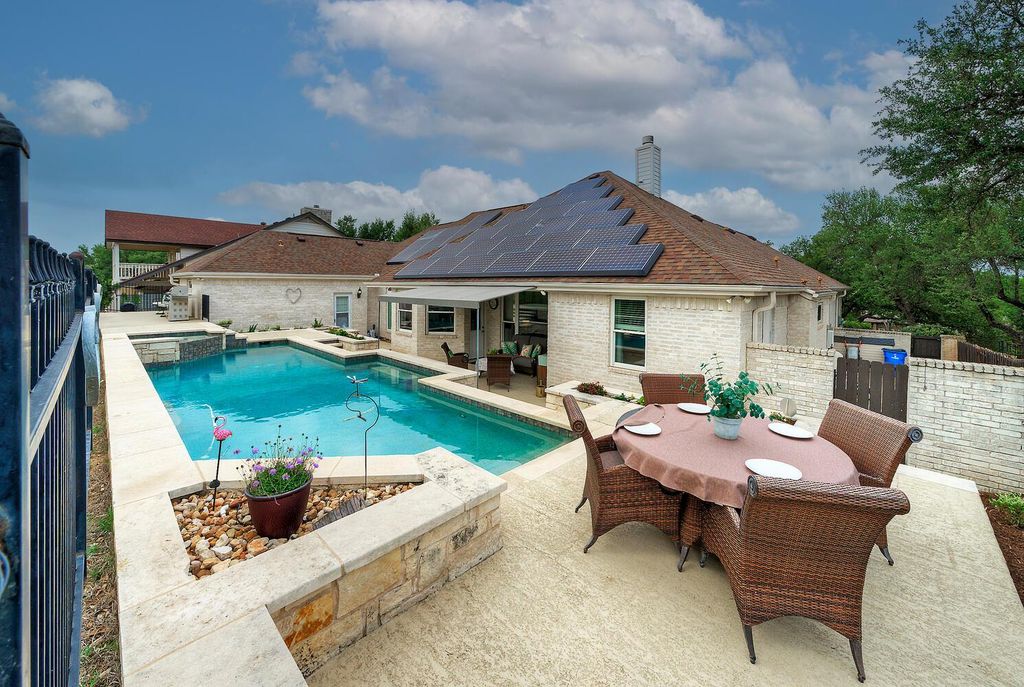 106 Clubhouse DR, Lakeway, TX 78734