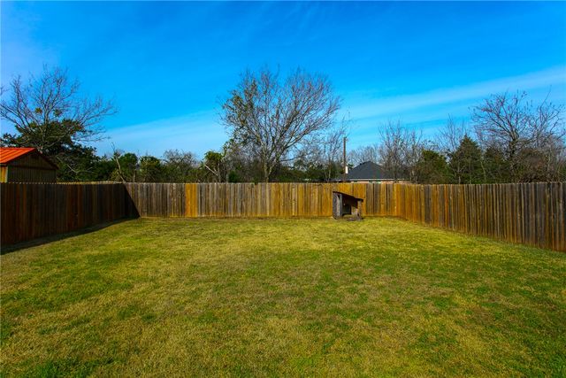 2145 Heritage Meadow Lane, Bryan, TX 77803