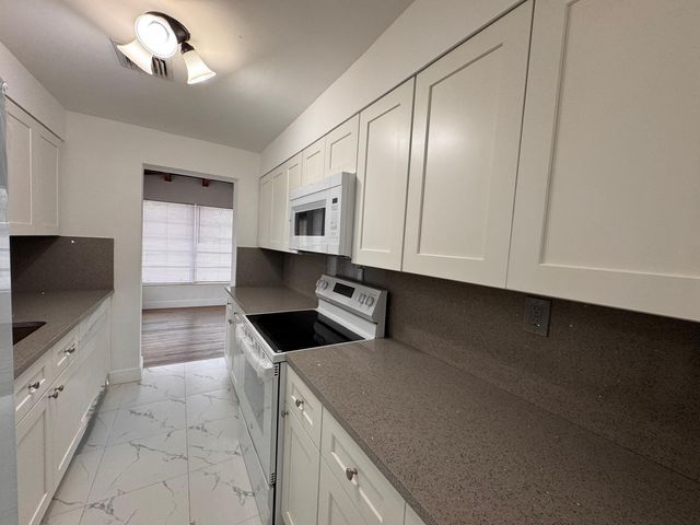 11 NW 56th Street, Oakland Park, FL 33309