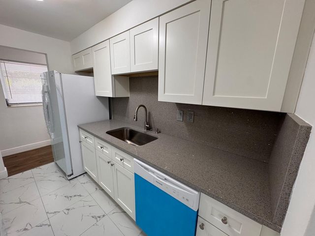 11 NW 56th Street, Oakland Park, FL 33309