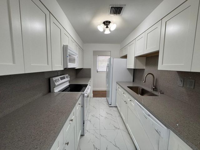 11 NW 56th Street, Oakland Park, FL 33309