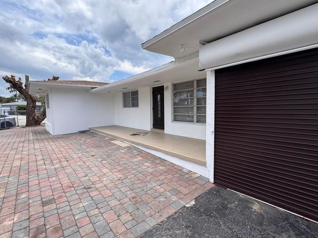 11 NW 56th Street, Oakland Park, FL 33309