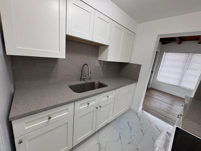 11 NW 56th Street, Oakland Park, FL 33309