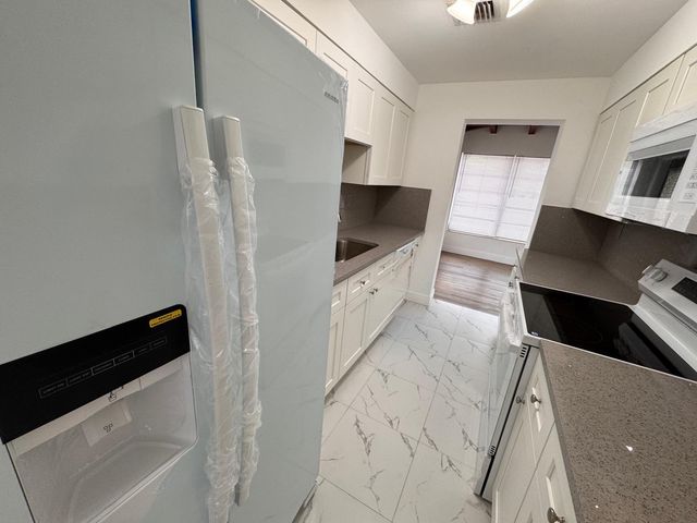 11 NW 56th Street, Oakland Park, FL 33309