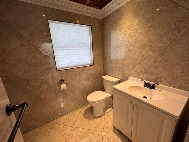 11 NW 56th Street, Oakland Park, FL 33309