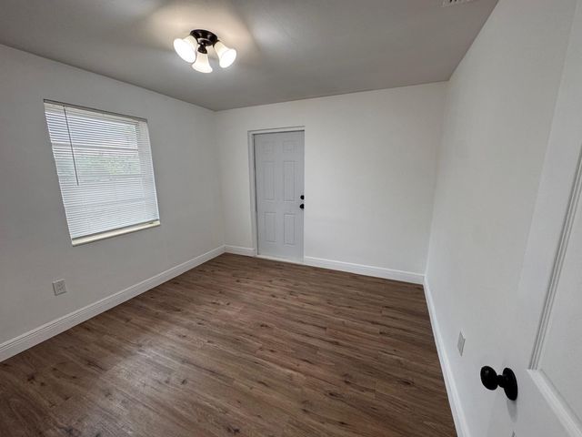 11 NW 56th Street, Oakland Park, FL 33309