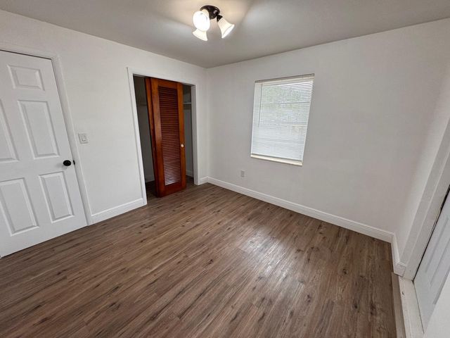 11 NW 56th Street, Oakland Park, FL 33309