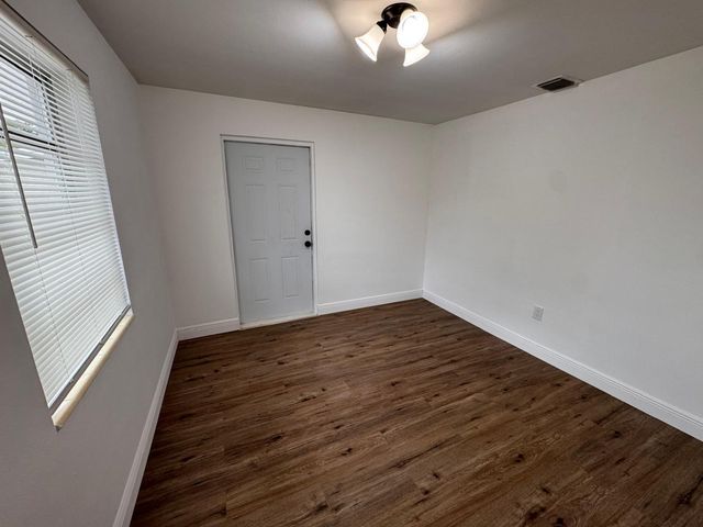 11 NW 56th Street, Oakland Park, FL 33309