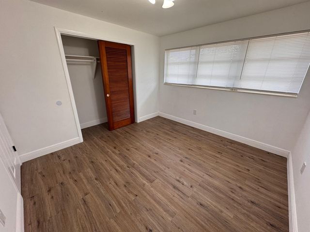 11 NW 56th Street, Oakland Park, FL 33309