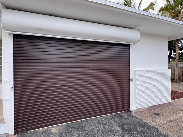 11 NW 56th Street, Oakland Park, FL 33309