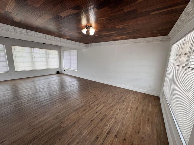 11 NW 56th Street, Oakland Park, FL 33309