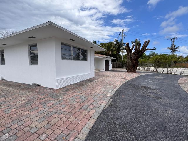 11 NW 56th Street, Oakland Park, FL 33309