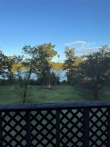 662 W Lakeview Drive, Trinity, TX 75862