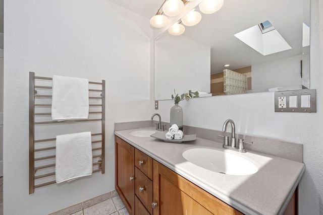 629 Canyon Dr, Auburn, CA 95603