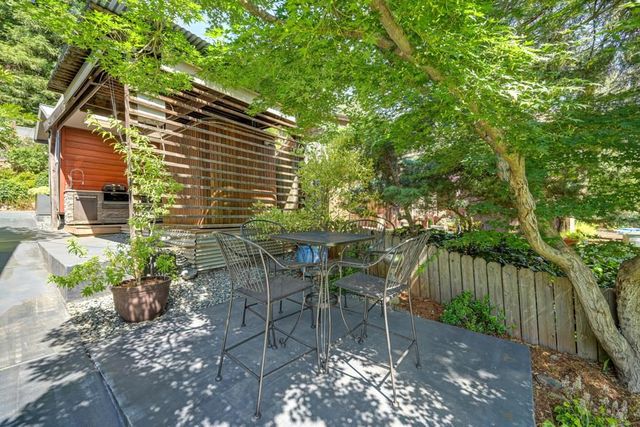 629 Canyon Dr, Auburn, CA 95603