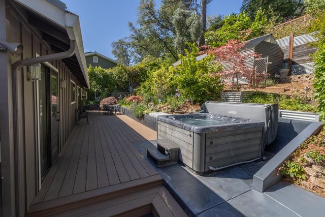 629 Canyon Dr, Auburn, CA 95603