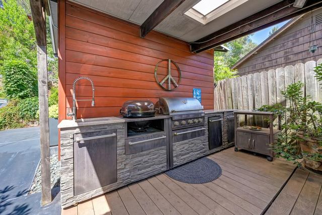 629 Canyon Dr, Auburn, CA 95603