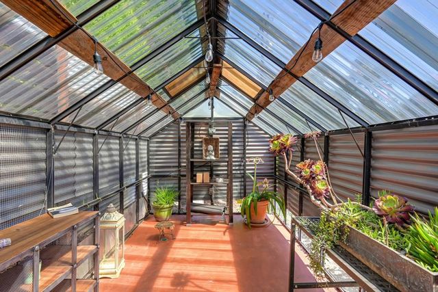 629 Canyon Dr, Auburn, CA 95603