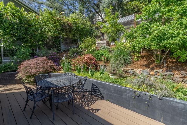 629 Canyon Dr, Auburn, CA 95603