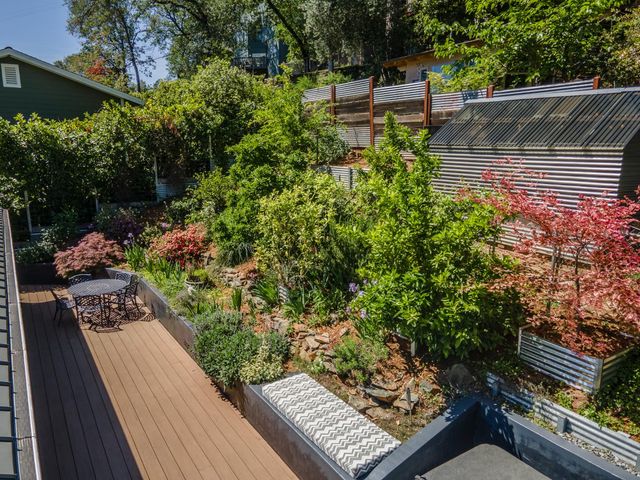 629 Canyon Dr, Auburn, CA 95603