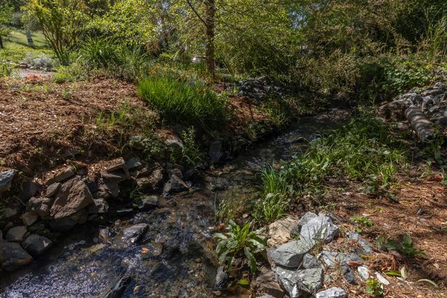 629 Canyon Dr, Auburn, CA 95603