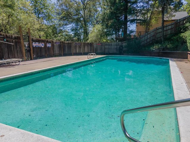 629 Canyon Dr, Auburn, CA 95603