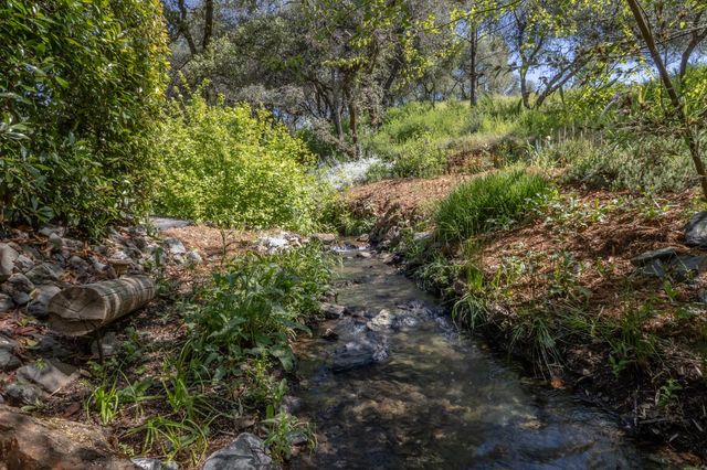629 Canyon Dr, Auburn, CA 95603