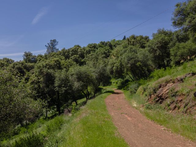 629 Canyon Dr, Auburn, CA 95603