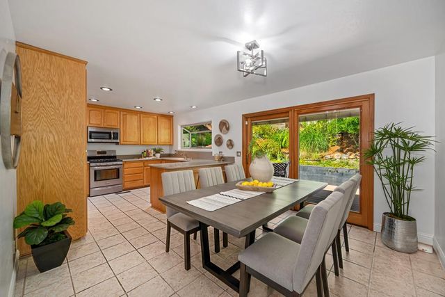 629 Canyon Dr, Auburn, CA 95603