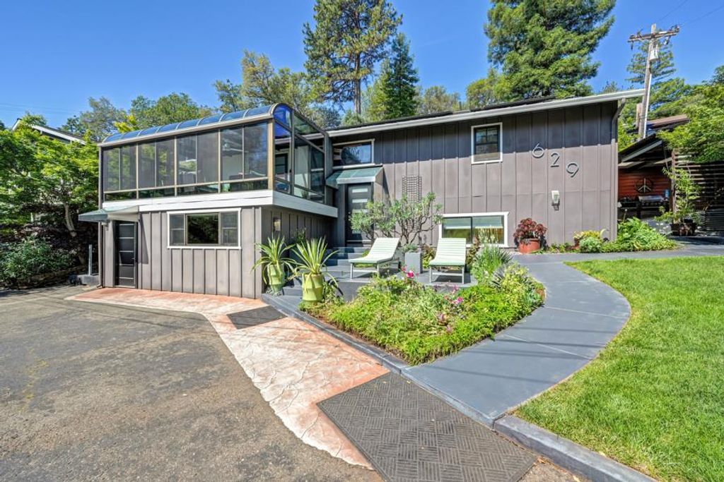 629 Canyon Dr, Auburn, CA 95603