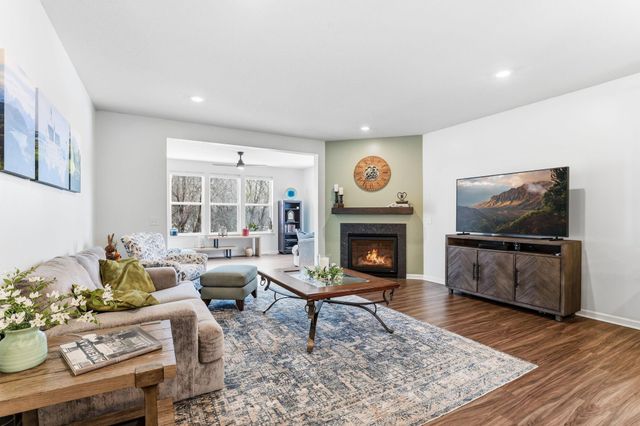 4648 Benjamin Place, Woodbury, MN 55129